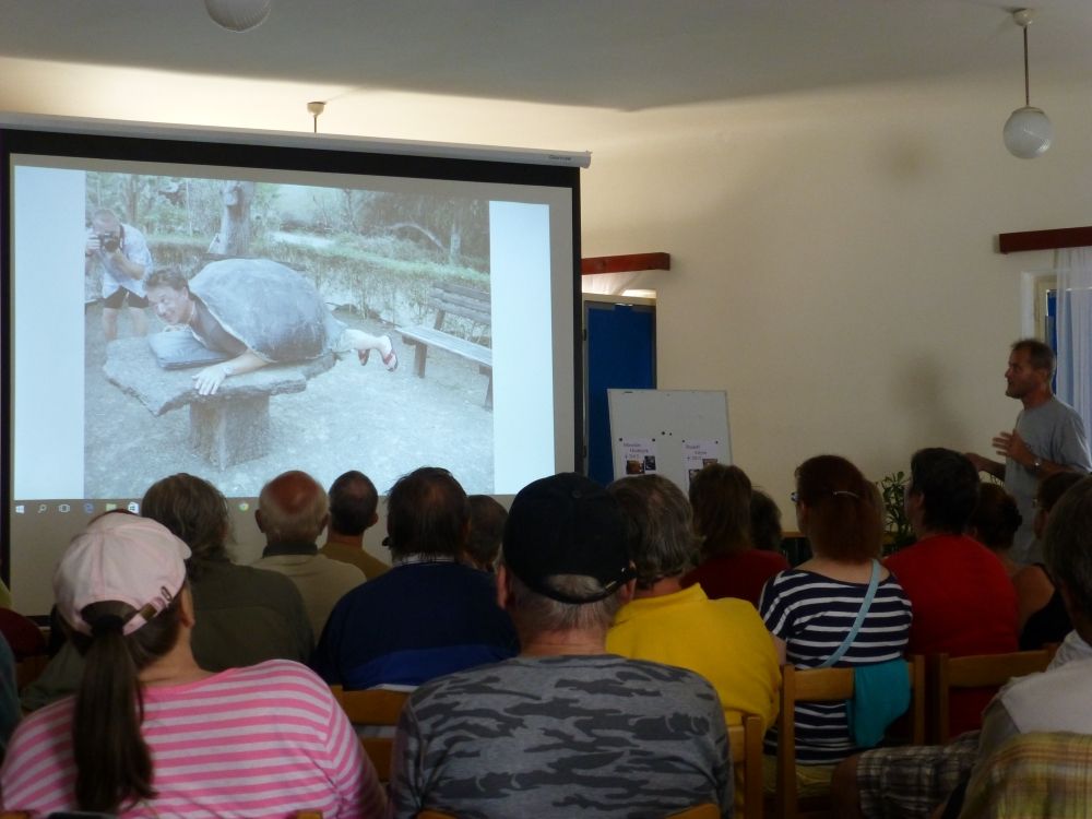 29. Skochovice - první přednáška Bořka Prokeše nás zavedla na Galapágy a Velikonoční ostrov - Foto Radka Matulová