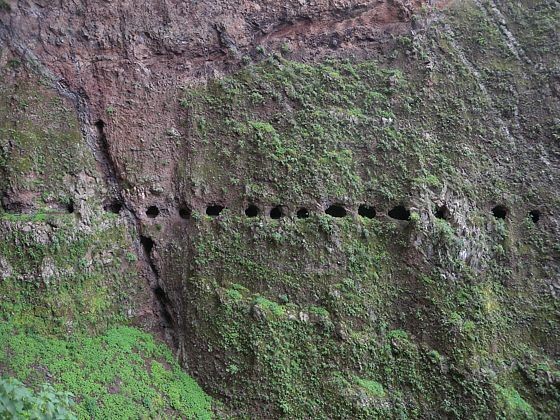 Skalní galerie v Ladera de Guimar - pěkná odpolední vycházka